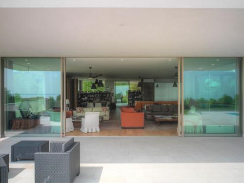 villa-desenzano-alzanti-scorrevoli-aperti-carminati