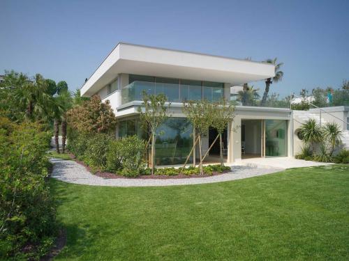 villa-desenzano-prospetto-giardino-carminati